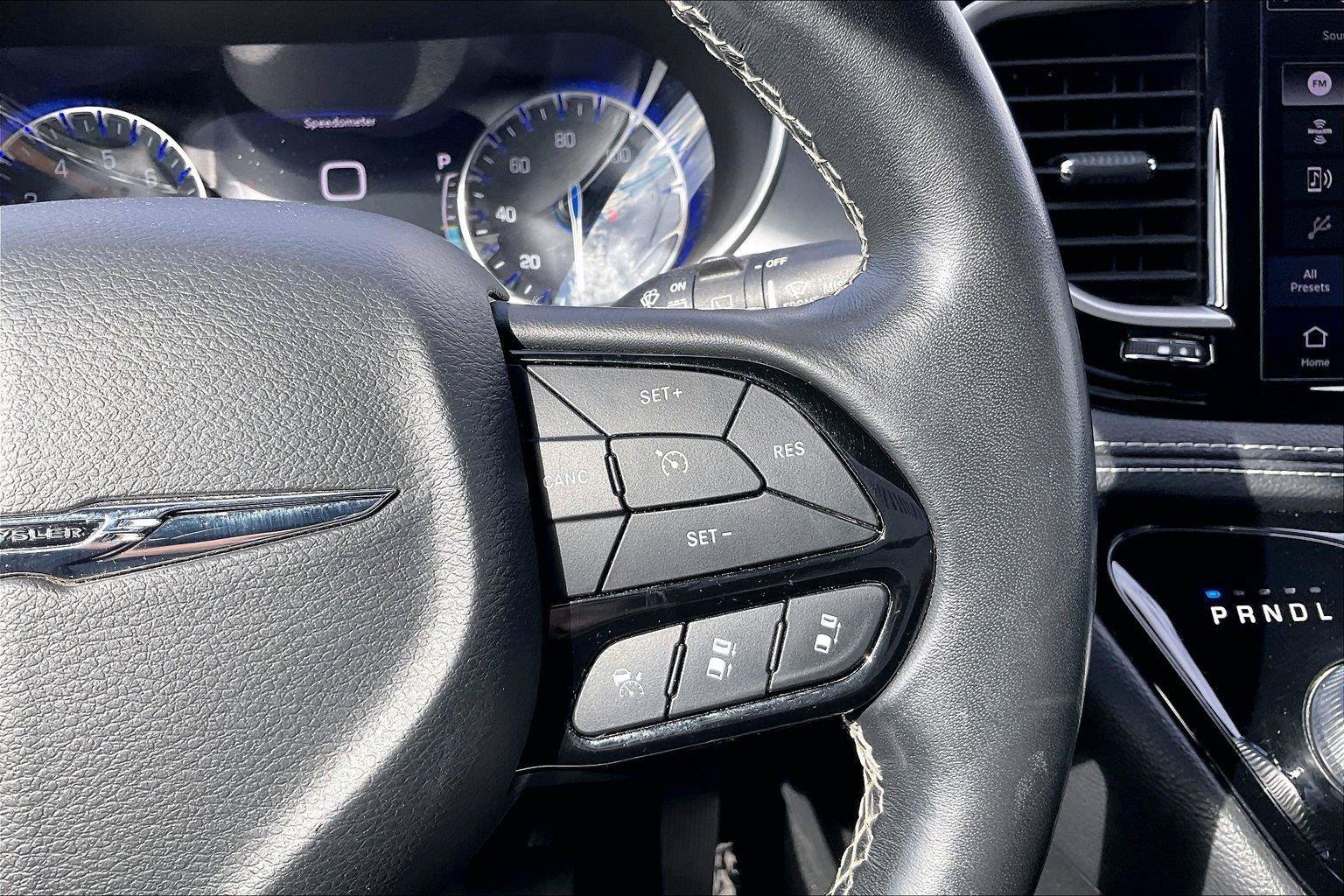 Used 2021 Chrysler Pacifica Touring-L w/ S Appearance Package FWD image 18