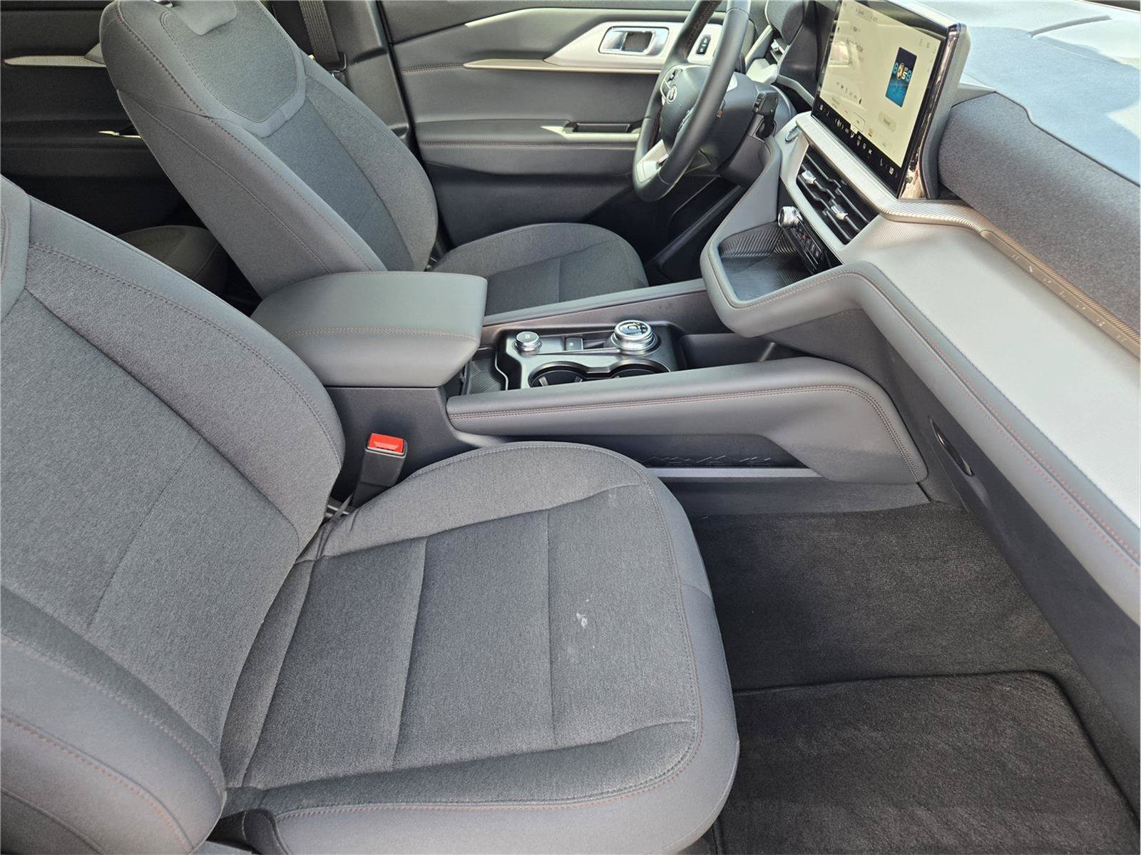 Used 2026 Ford Explorer Active RWD image 14