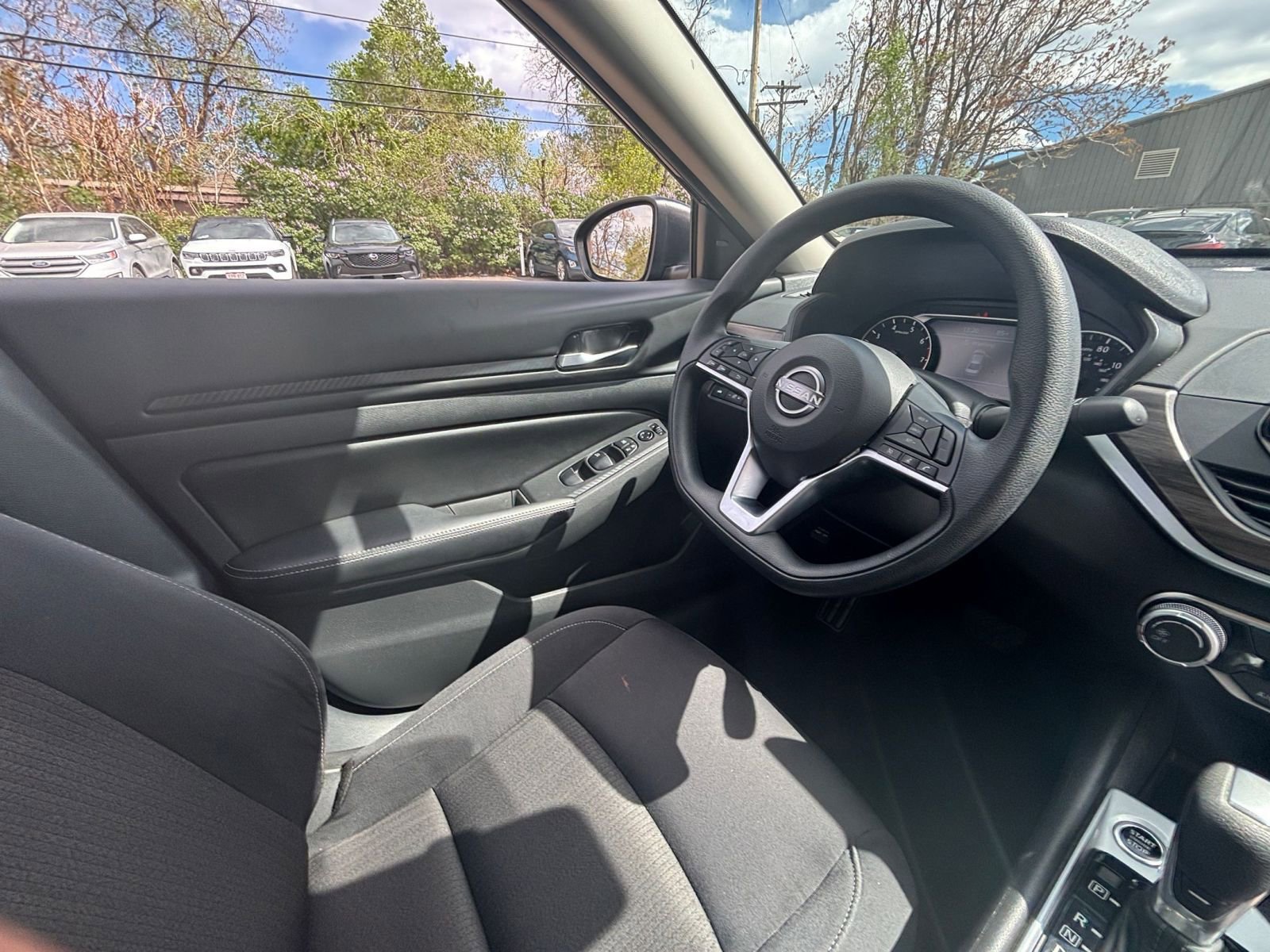 Used 2025 Nissan Altima 2.5 SV image 32