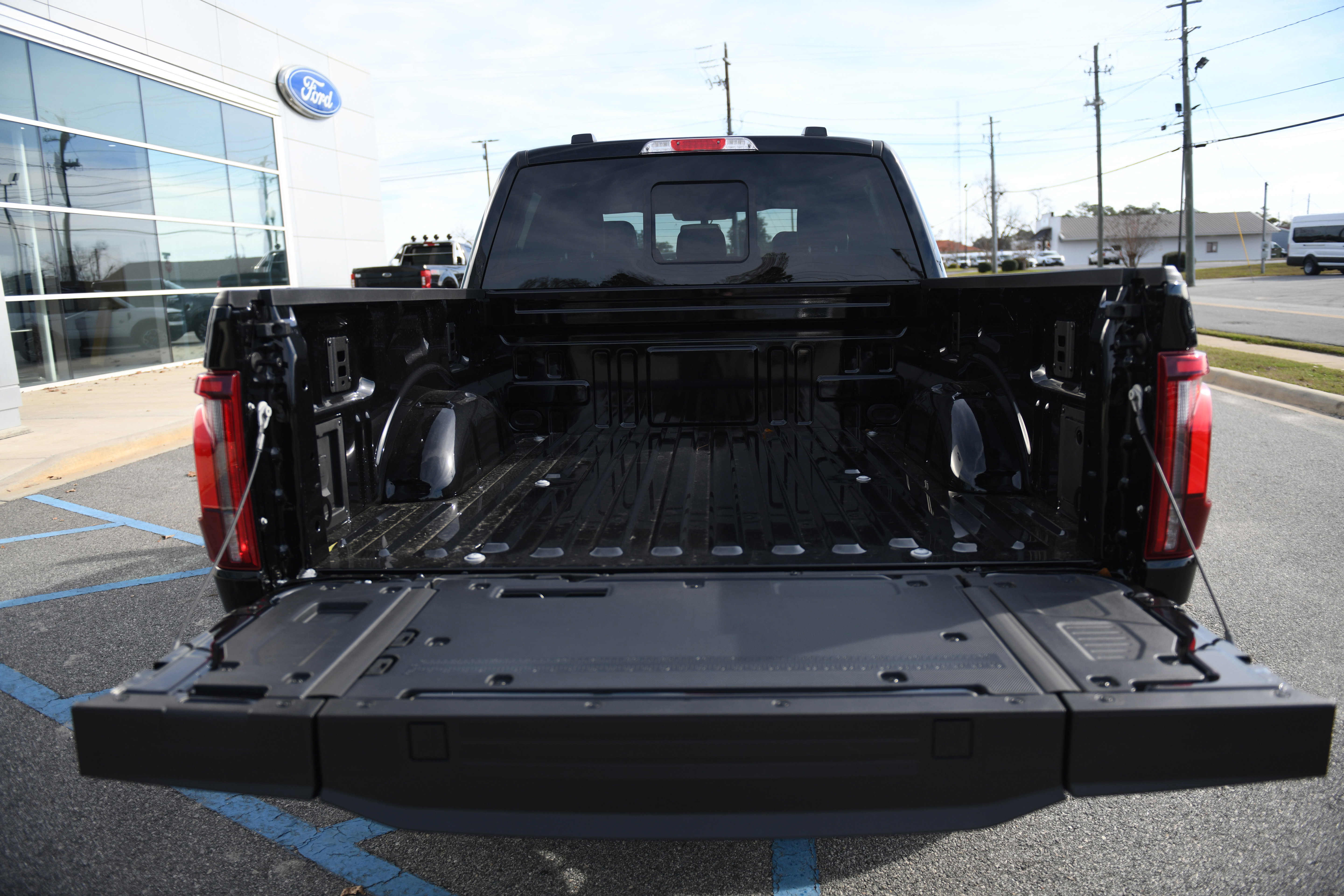 New 2025 Ford F150 Lariat w/ Equipment Group 502A High image 19