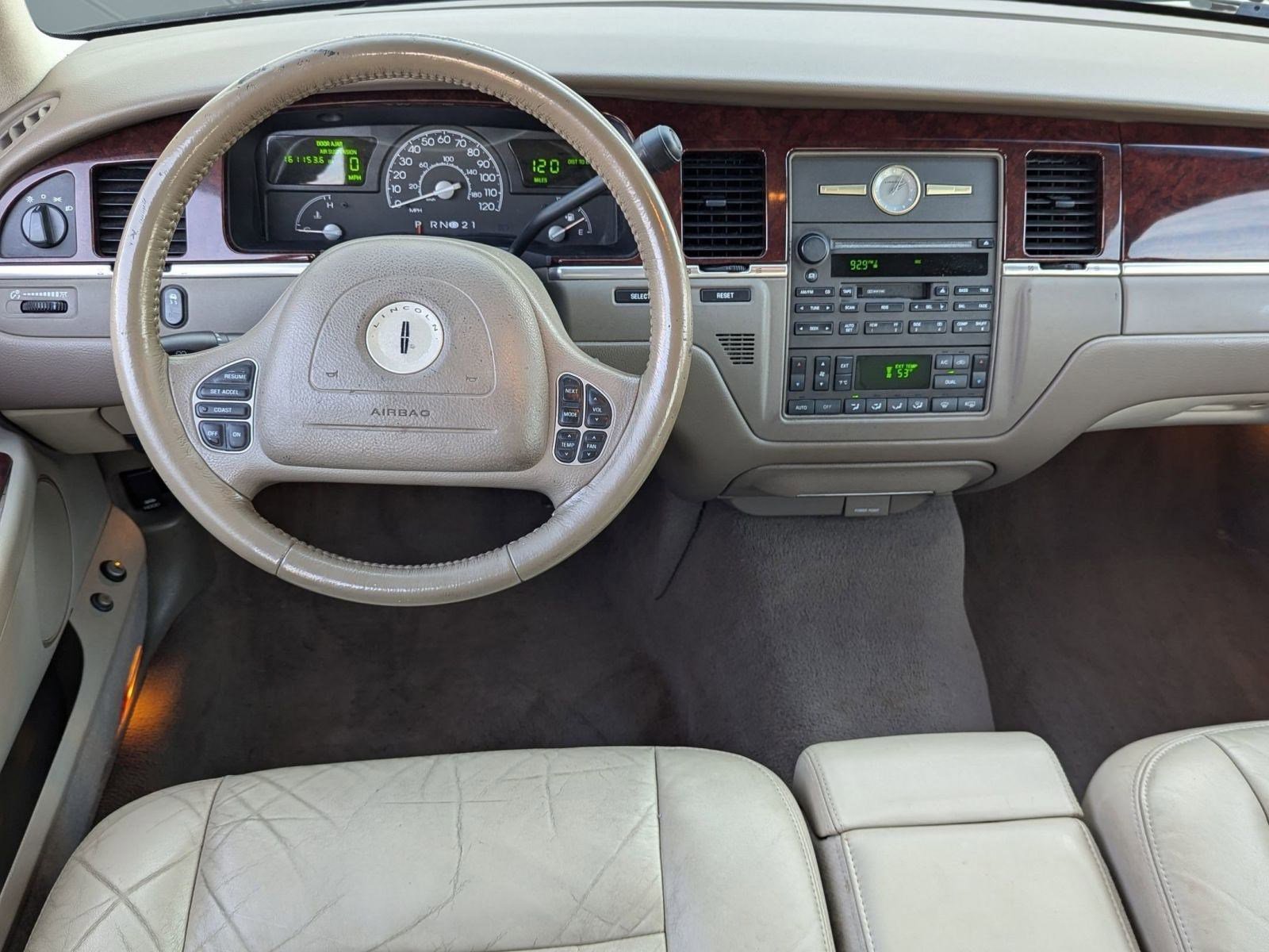 Used 2004 Lincoln Town Car Signature image 22