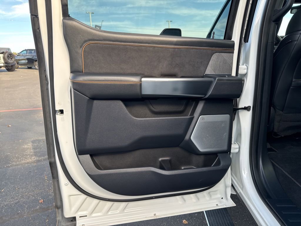 Used 2023 Ford F350 Platinum w/ FX4 Off-Road Package image 32