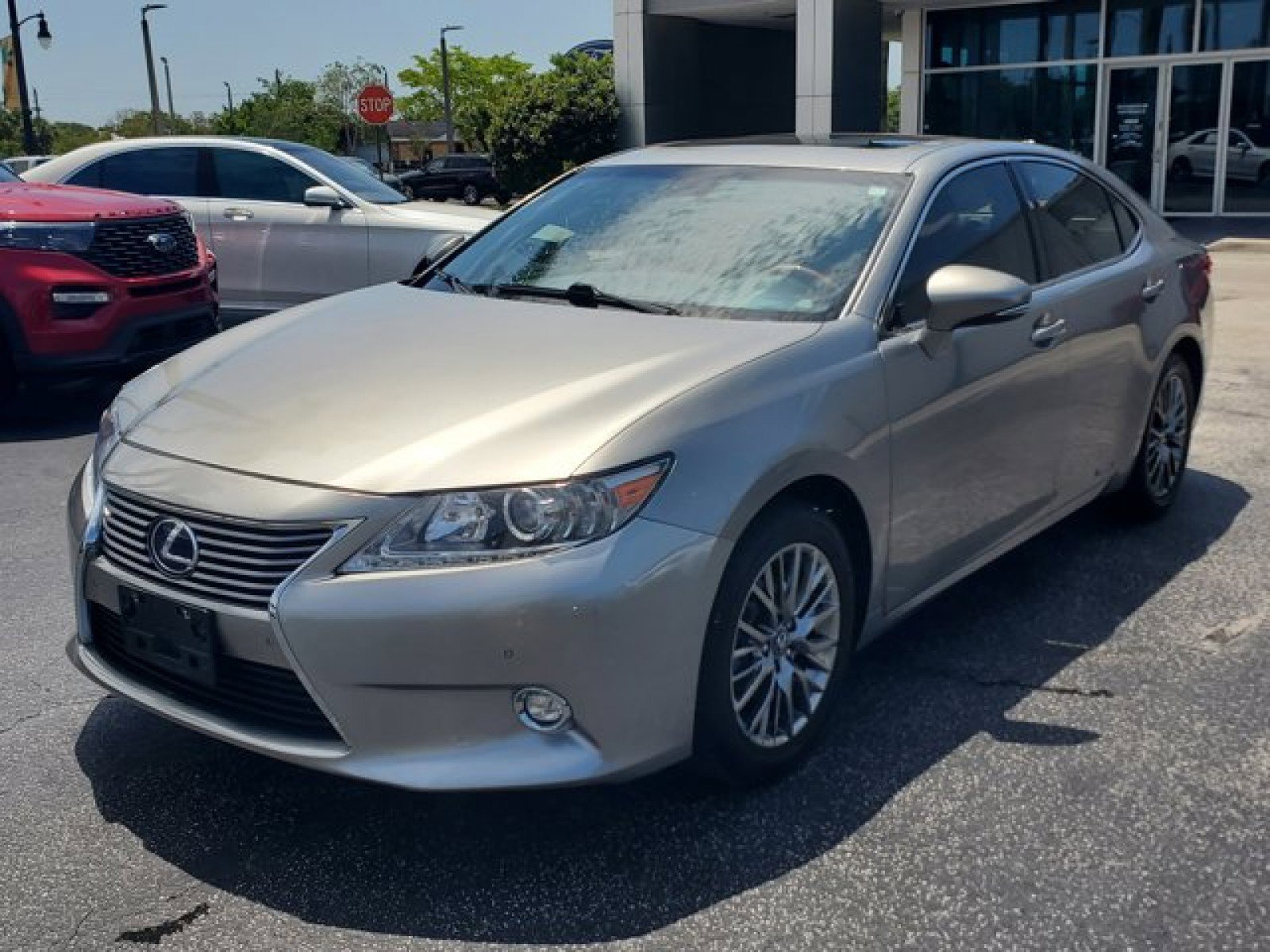 Used 2015 Lexus ES 300h w/ Navigation System Package FWD image 4