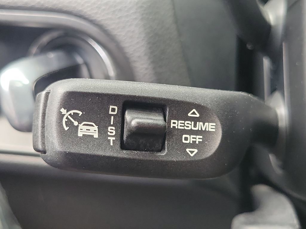 Used 2024 Porsche Macan AWD/4WD image 9