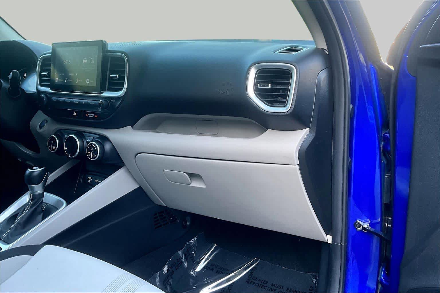 Used 2024 Hyundai Venue SEL FWD image 19