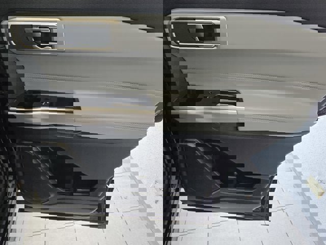 Used 2024 Ford Explorer XLT w/ Equipment Group 202A AWD/4WD image 9