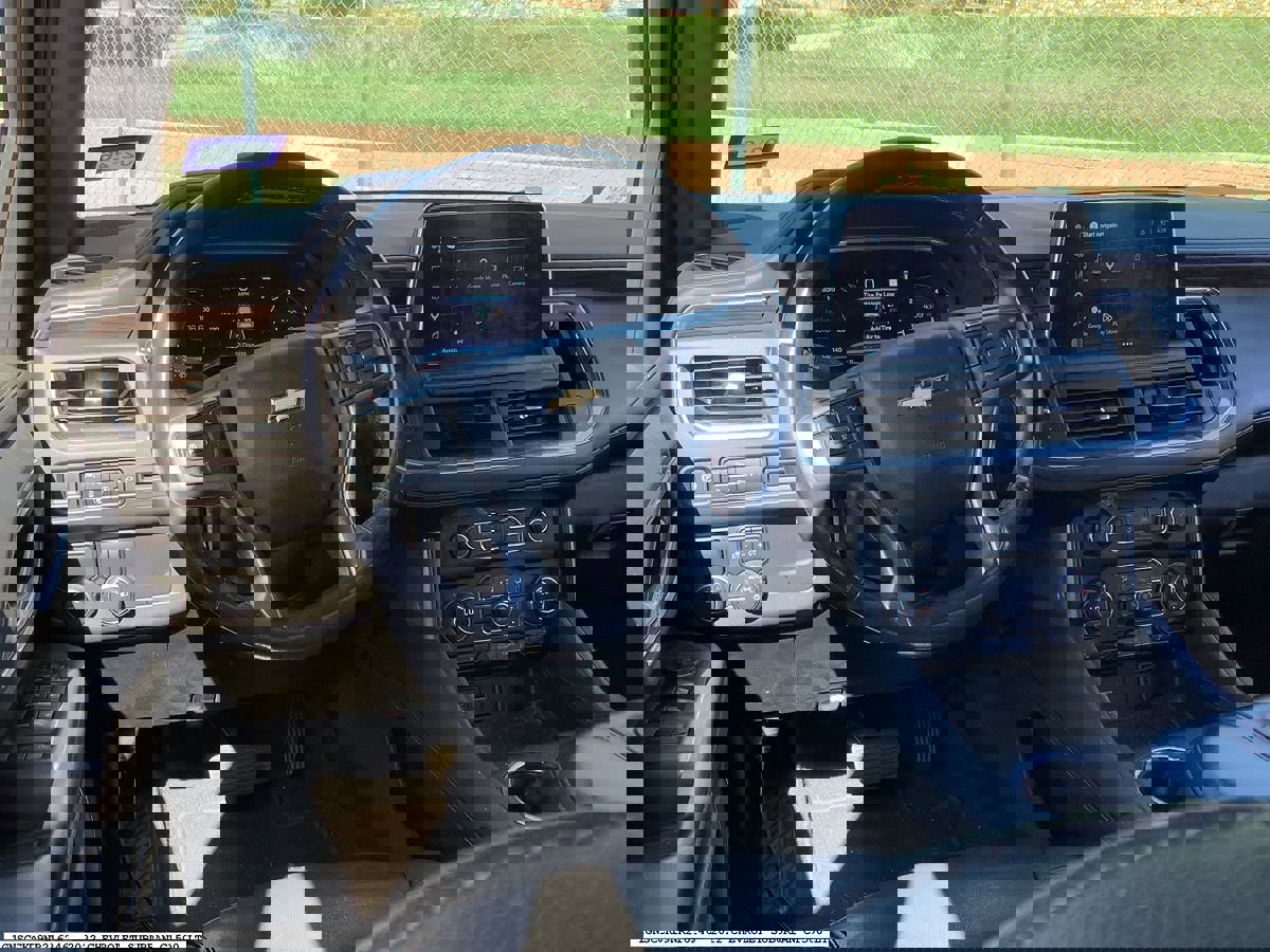 Used 2022 Chevrolet Suburban LT w/ Luxury Package image 6