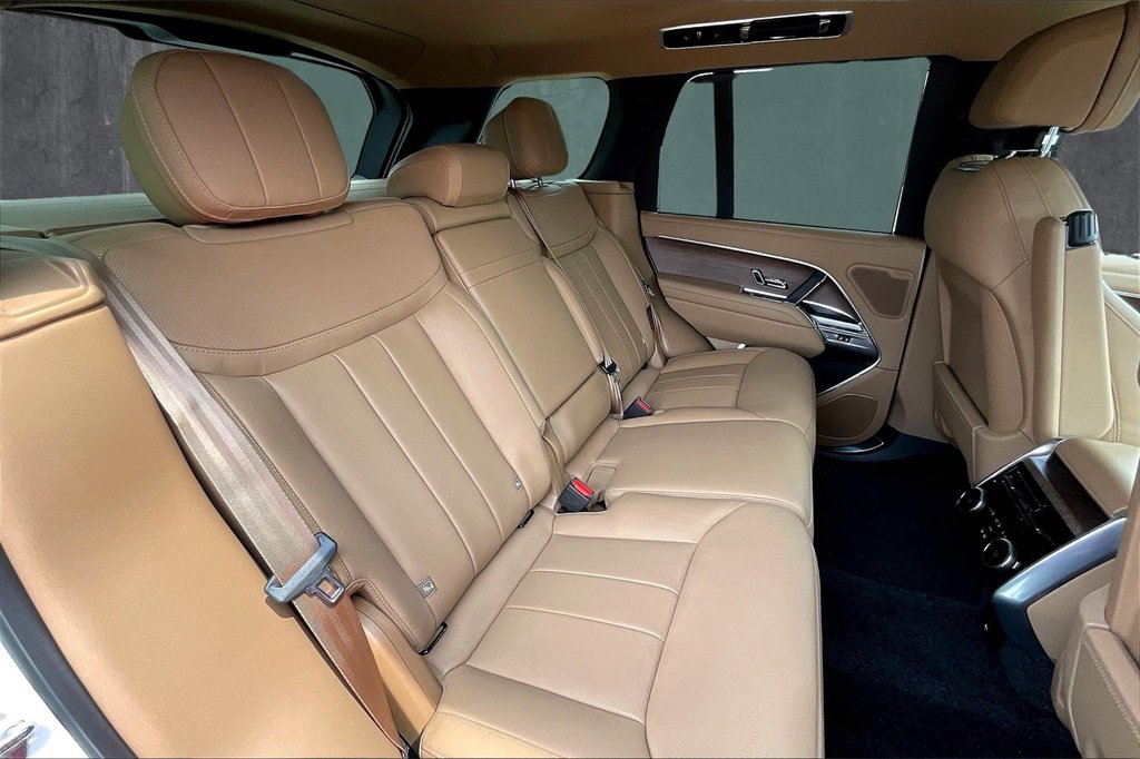New 2025 Land Rover Range Rover SE image 9