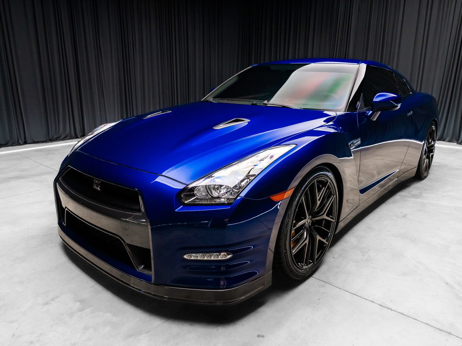 Used 2013 Nissan GT-R Black Edition AWD/4WD image 11