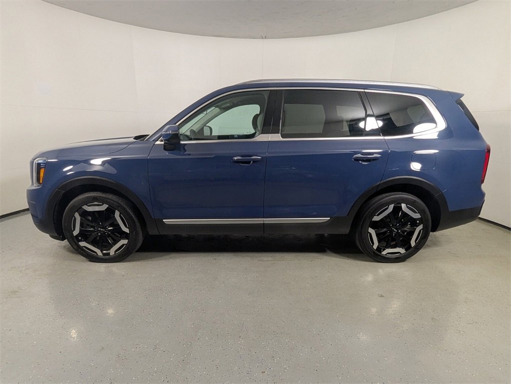 Used 2023 Kia Telluride S image 4