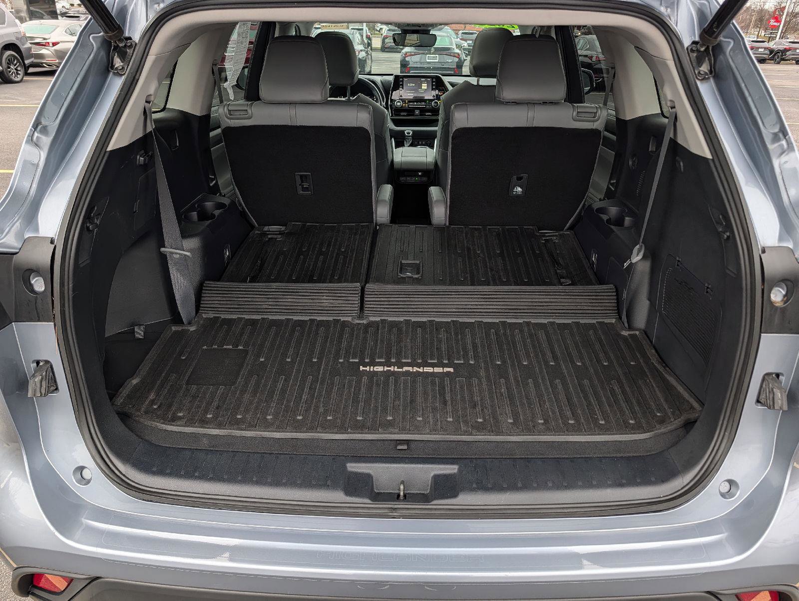 Used 2021 Toyota Highlander XLE image 26