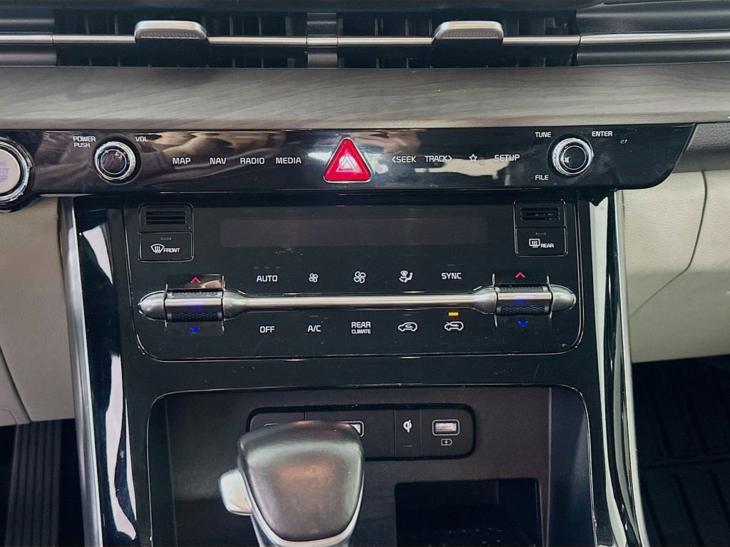 Used 2022 Kia Carnival EX image 16