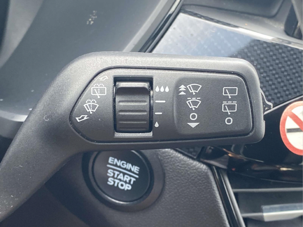 Used 2025 Ford Escape ST-Line FWD image 23