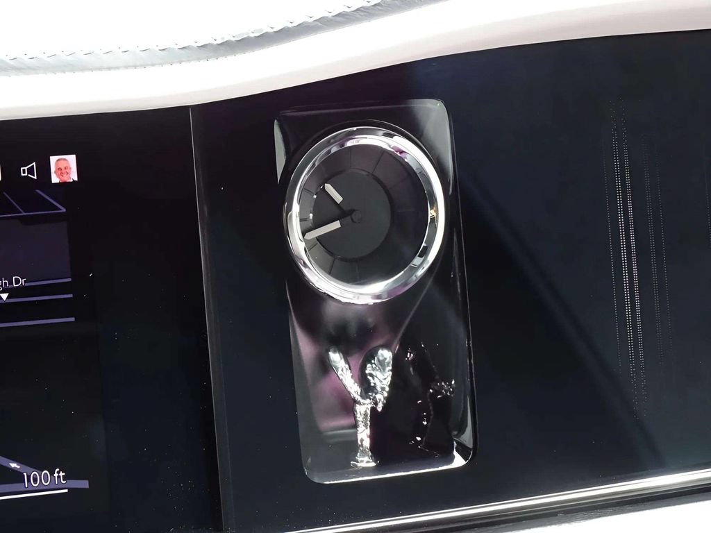 Certified 2025 Rolls-Royce Cullinan AWD/4WD image 18
