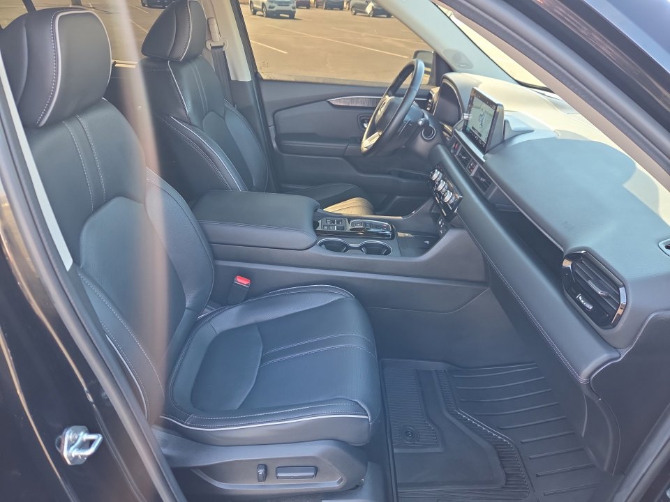 Used 2025 Honda Pilot Elite image 28