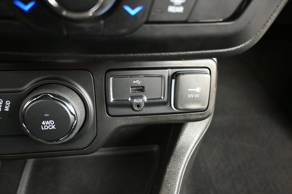 Used 2023 Jeep Renegade Latitude w/ Premium Group AWD/4WD image 32