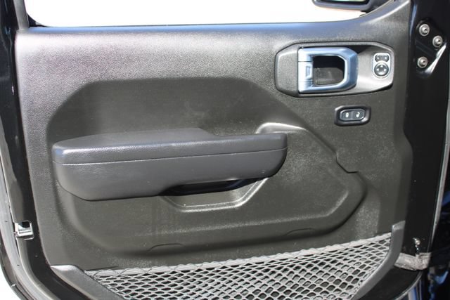 Used 2022 Jeep Gladiator Overland AWD/4WD image 16