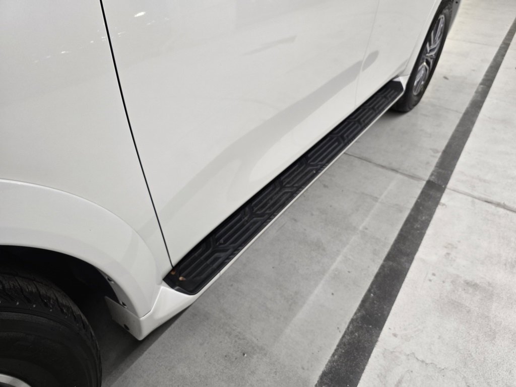 Used 2023 Nissan Armada SL w/ Captain's Chairs Package image 11