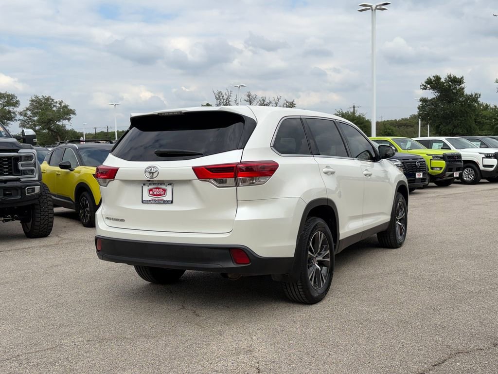 Used 2019 Toyota Highlander LE FWD image 5
