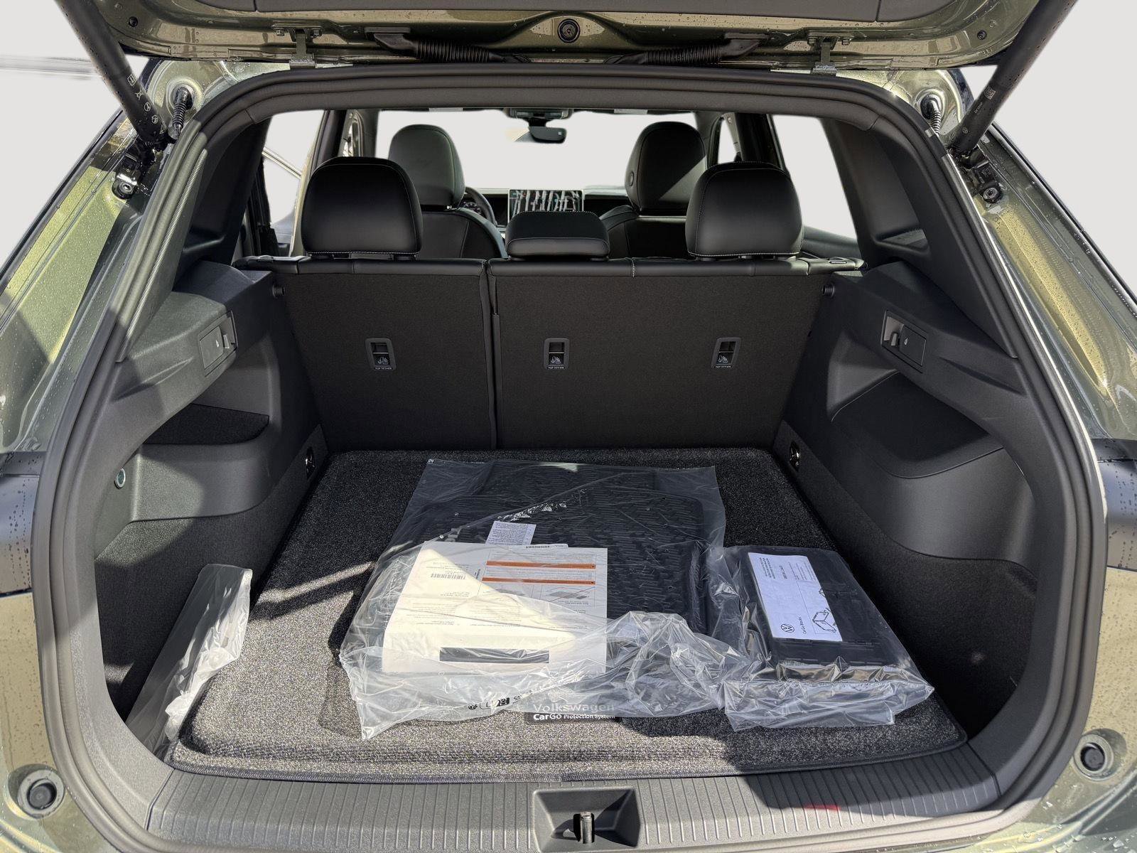 New 2026 Volkswagen Tiguan SE R-Line image 11