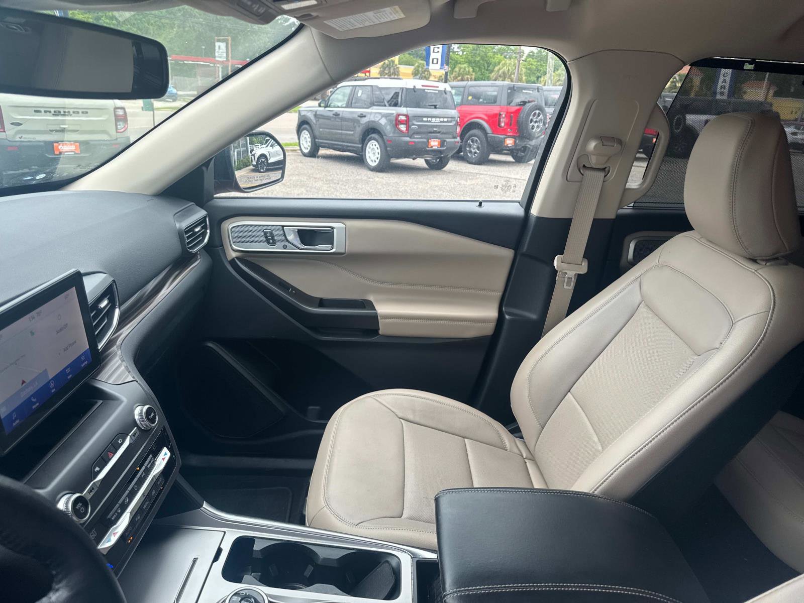 Used 2020 Ford Explorer Limited image 16