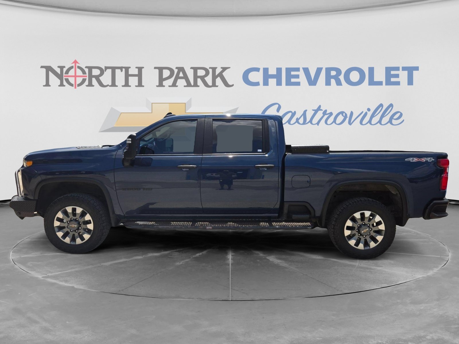 Used 2022 Chevrolet Silverado 2500 Custom w/ Custom Value Package AWD/4WD image 6
