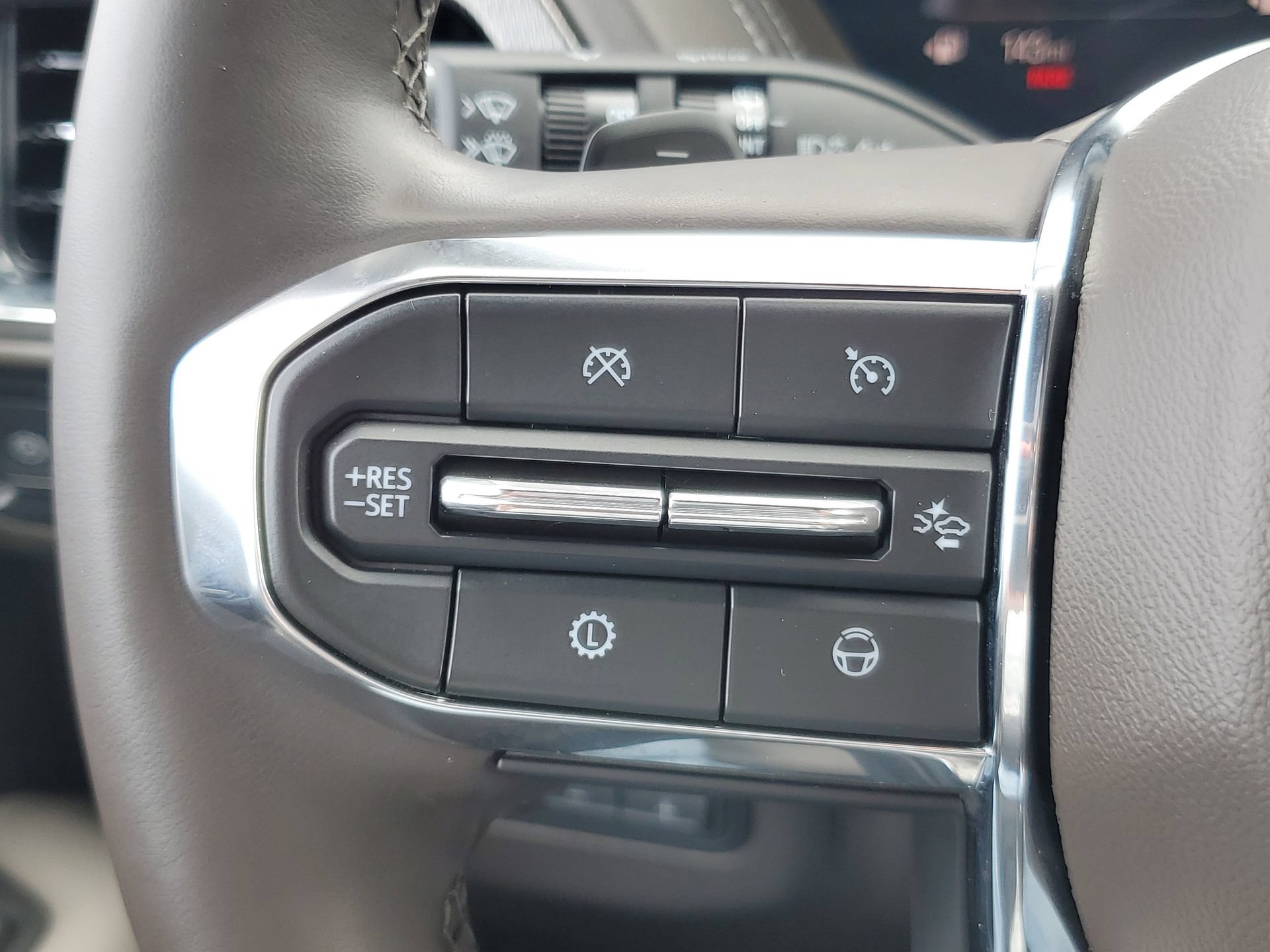 Used 2025 GMC Yukon Elevation RWD image 25