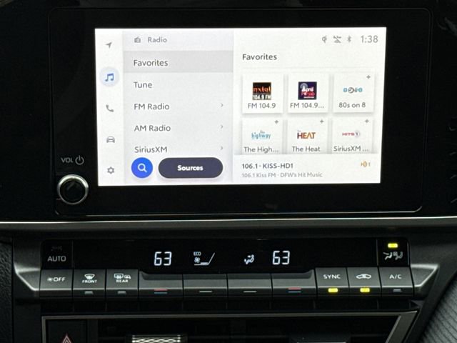 Used 2025 Toyota Camry SE w/ Convenience Package image 12