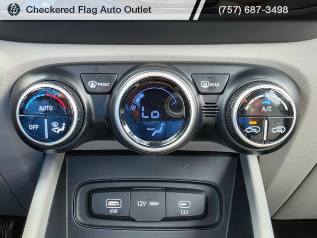 Used 2023 Hyundai Venue SEL image 18