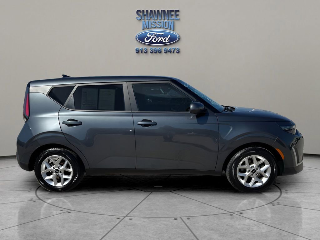 Used 2023 Kia Soul LX w/ LX Technology Package image 4
