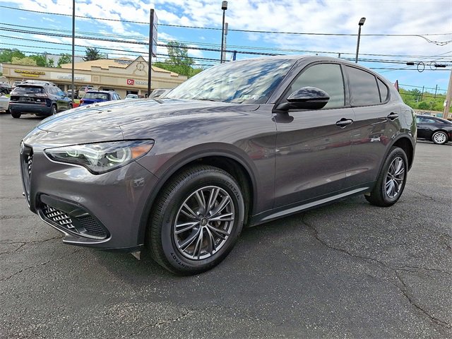 Used 2024 Alfa Romeo Stelvio Sprint image 3