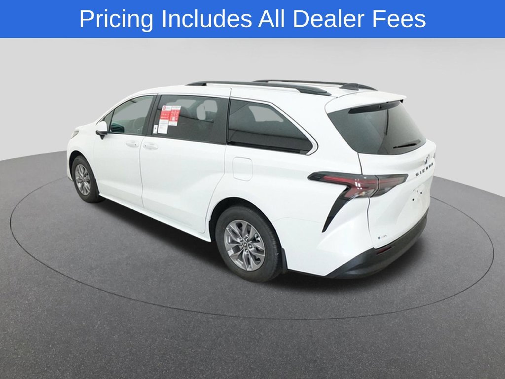 New 2026 Toyota Sienna XLE FWD image 5