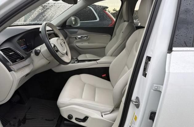 Used 2025 Volvo XC90 T8 Plus AWD/4WD image 5