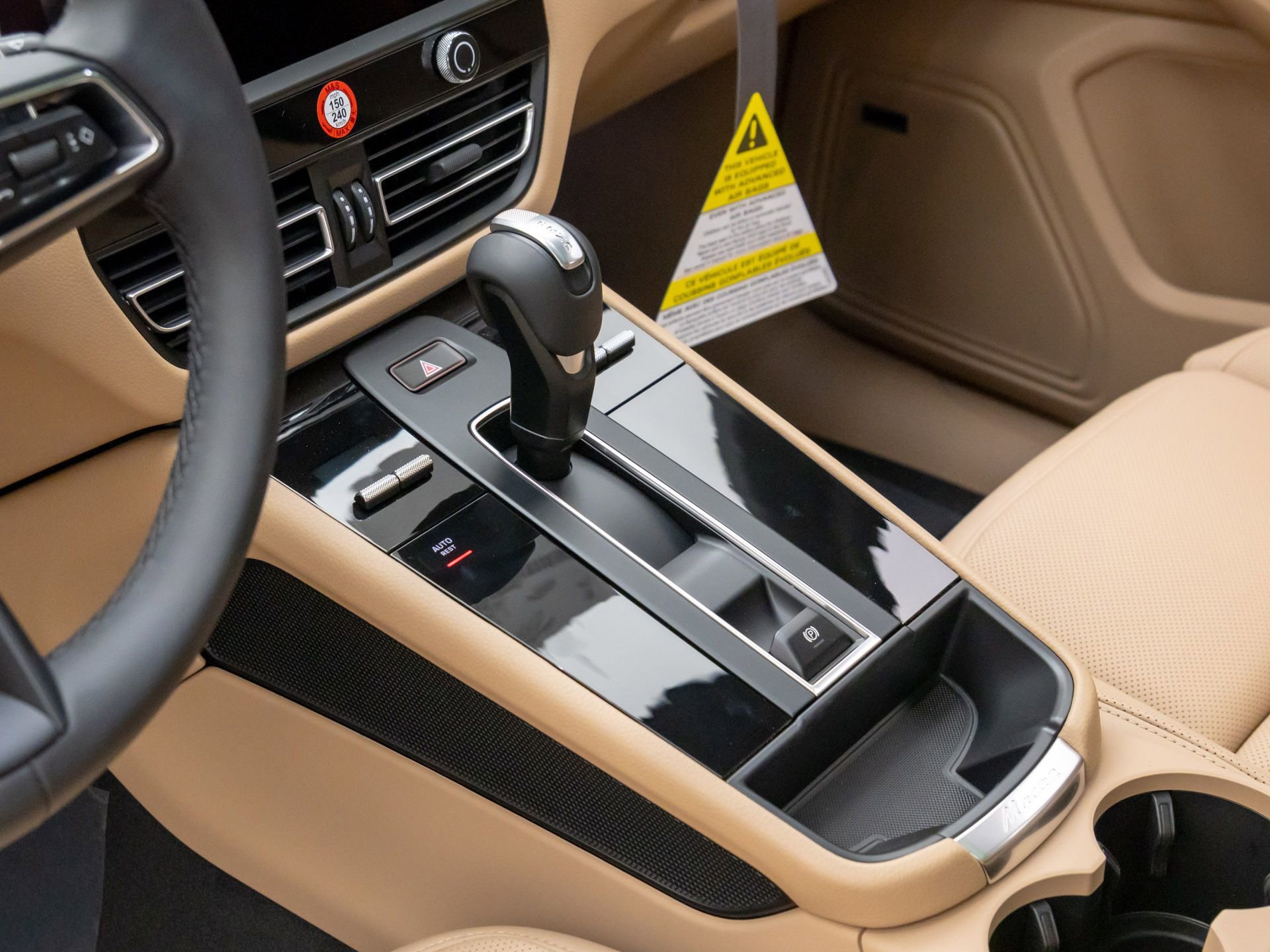 Certified 2025 Porsche Macan image 13