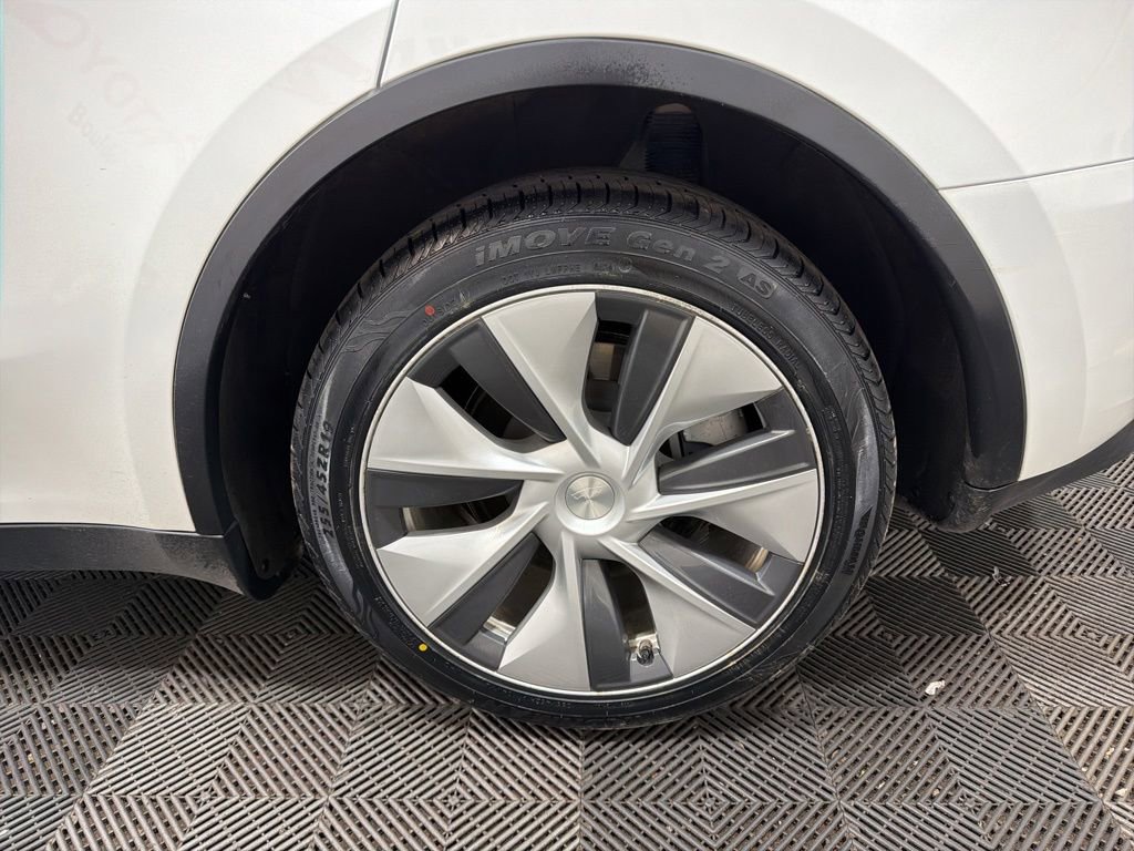 Used 2023 Tesla Model Y Long Range AWD/4WD image 32