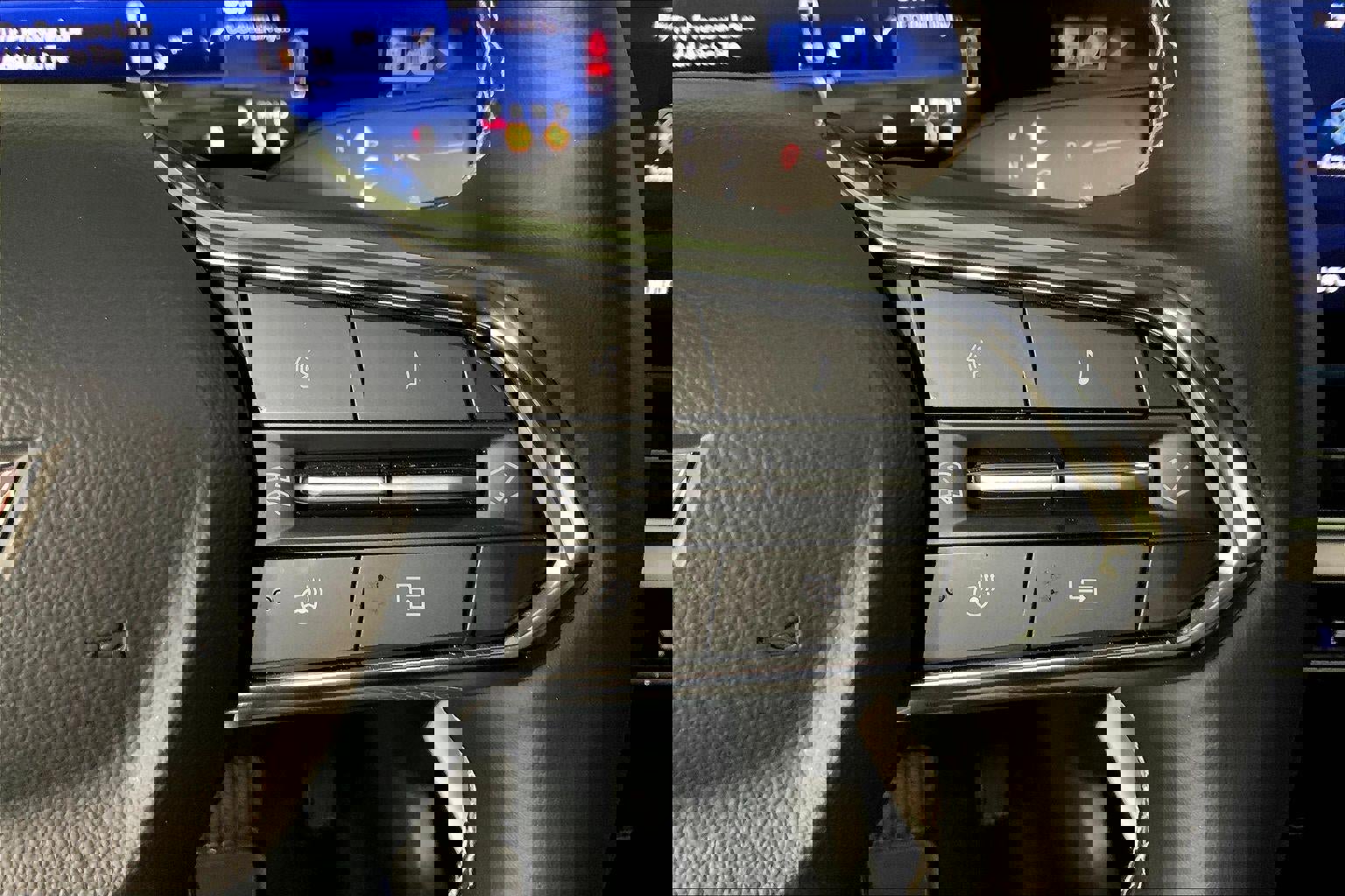 Used 2025 Chevrolet Equinox EV LT FWD image 19