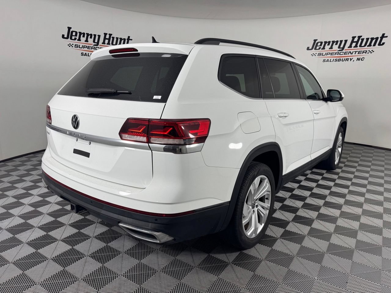 Used 2023 Volkswagen Atlas SE w/ Panoramic Sunroof Package FWD image 7