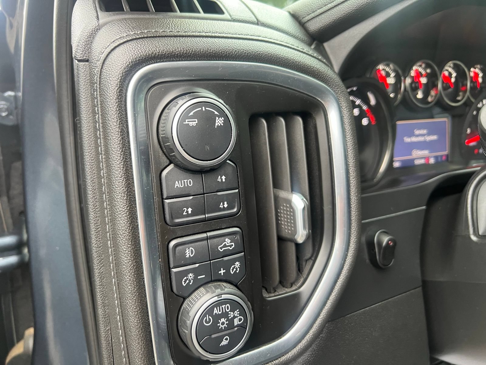 Used 2019 Chevrolet Silverado 1500 LTZ w/ LTZ Convenience Package AWD/4WD image 24