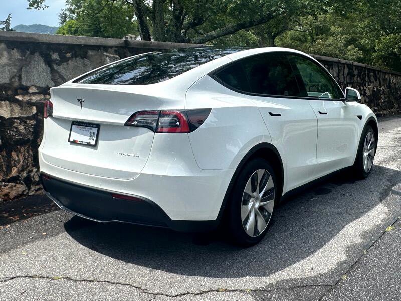 Used 2021 Tesla Model Y Long Range image 10