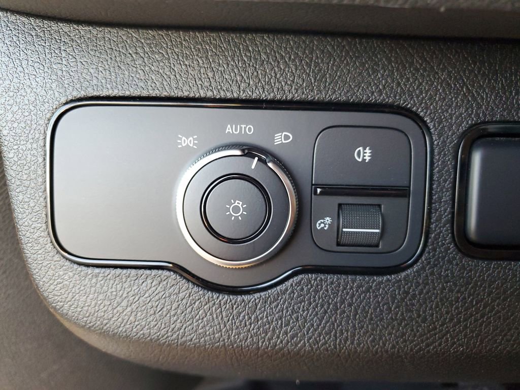 Used 2023 Mercedes-Benz Sprinter 2500 image 23