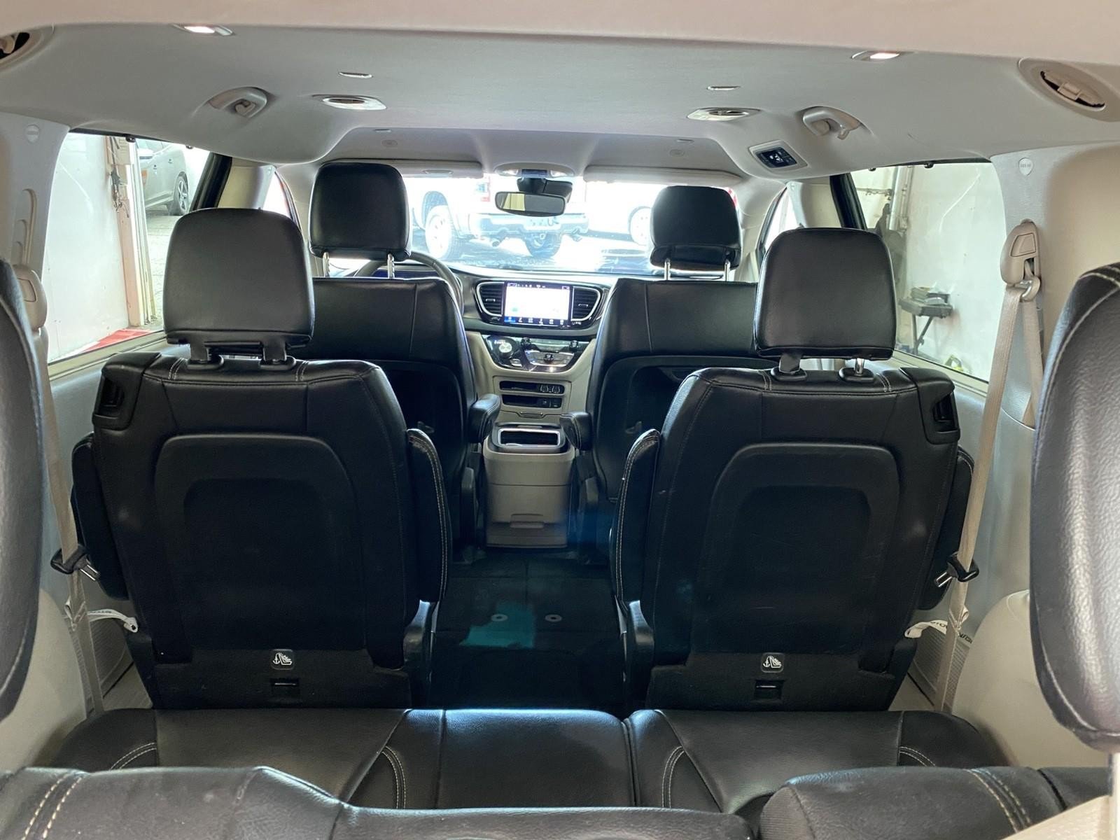 Used 2022 Chrysler Pacifica Touring-L FWD image 13