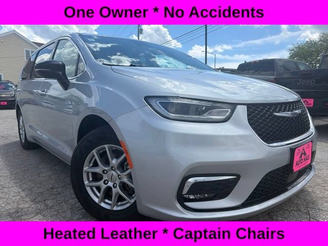 Used 2024 Chrysler Pacifica Touring-L FWD image 1