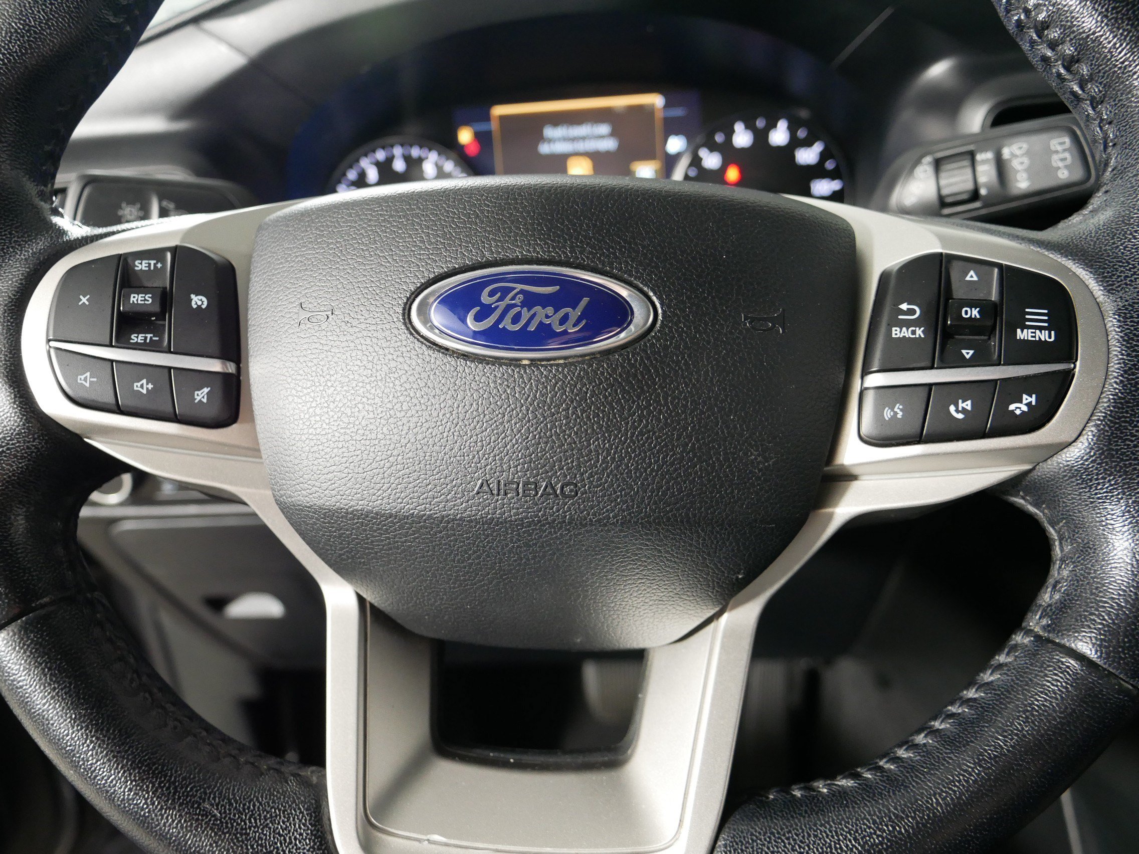 Used 2021 Ford Explorer XLT AWD/4WD image 25