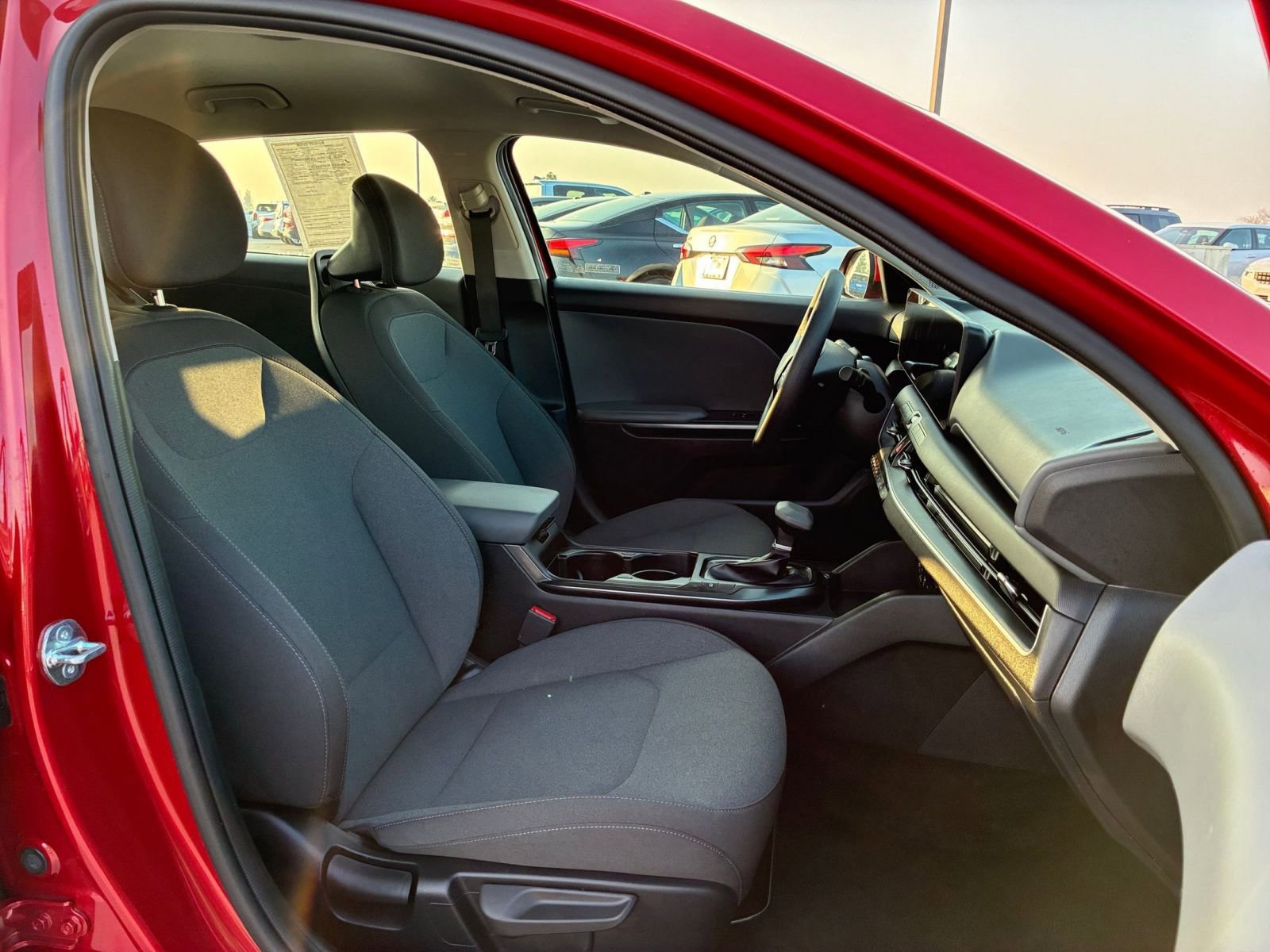 Used 2025 Kia K4 LXS image 36