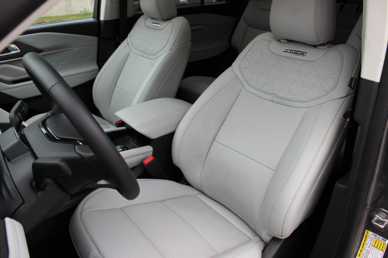 Used 2025 Ford Explorer Platinum w/ LUX Leather Package image 21