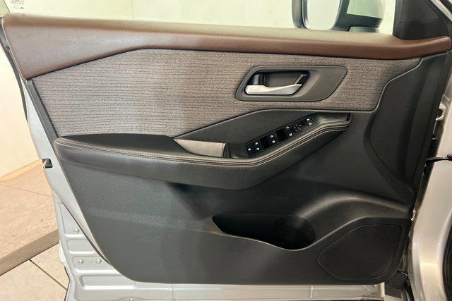 Used 2021 Nissan Rogue SV image 14