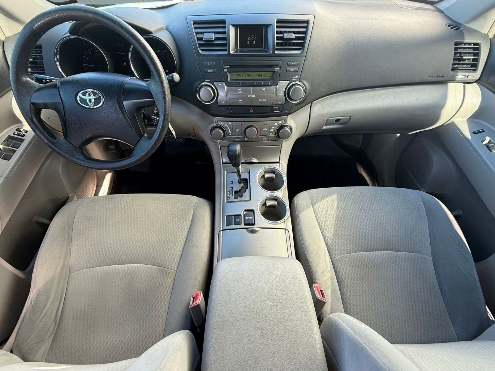 Used 2010 Toyota Highlander Base image 16