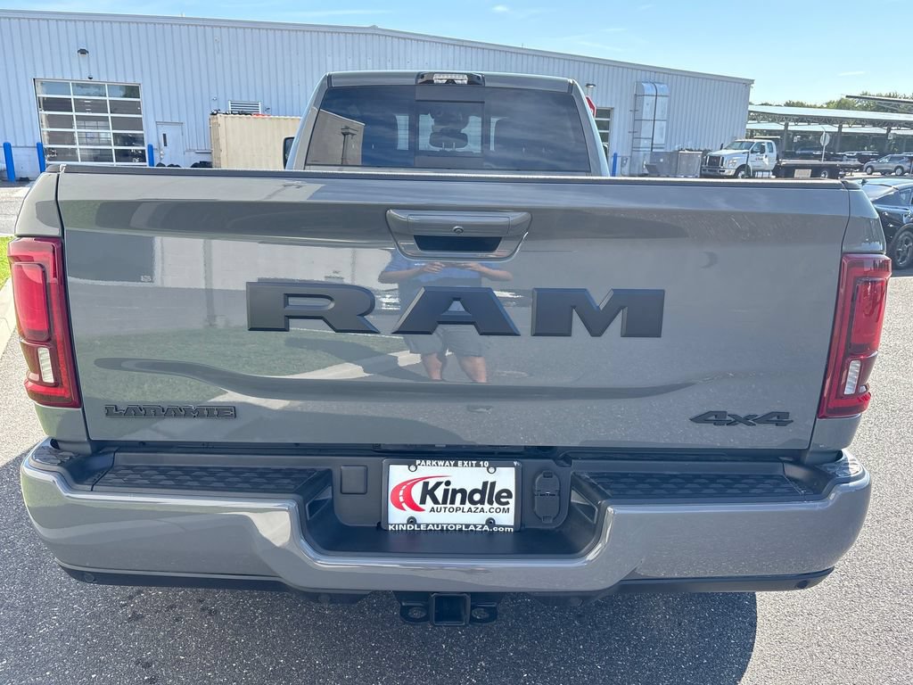New 2025 RAM 3500 Laramie AWD/4WD image 33