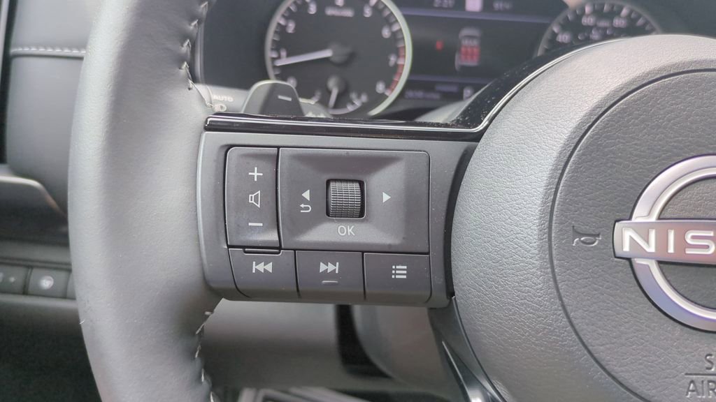 Used 2025 Nissan Pathfinder SL FWD image 24