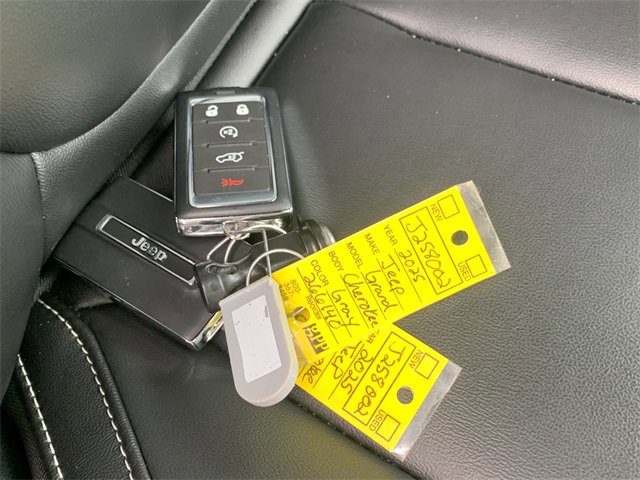 Certified 2025 Jeep Grand Cherokee Limited w/ Black Appearance Package image 41